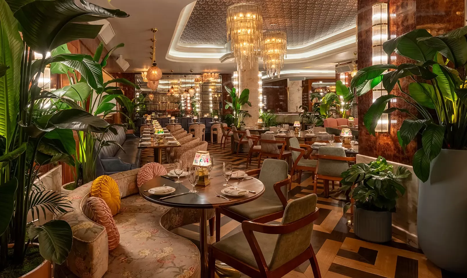 Restaurants & nightlife